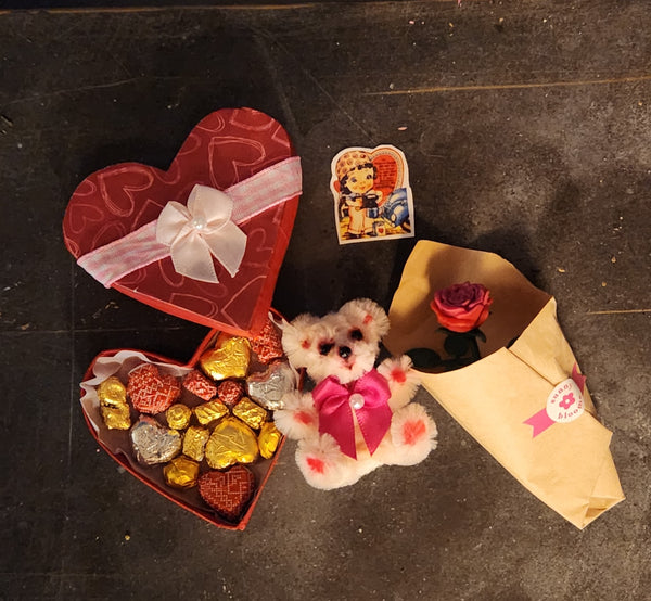 1:6 scale valentines gift set