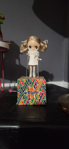 Petite blythe hollywood automaton