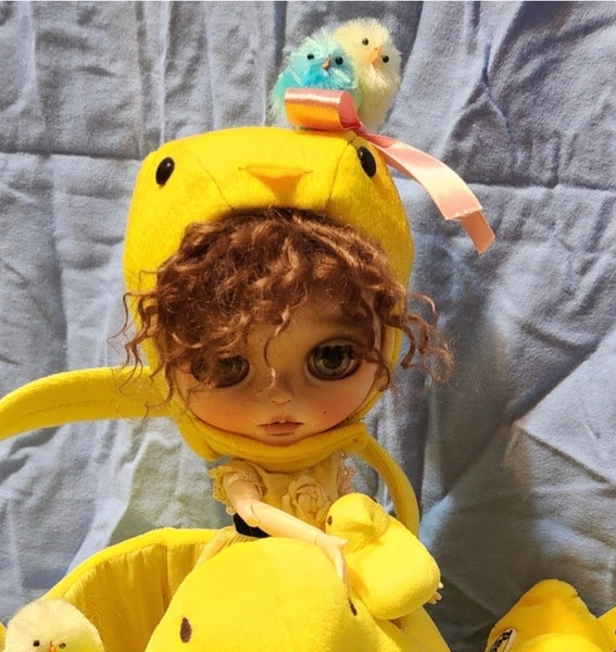 Easter chicken hat for neo blythe