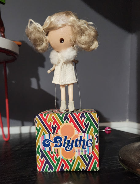 Petite blythe hollywood automaton
