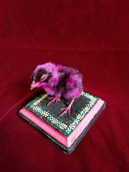 Blacklight reactive baby chick mount